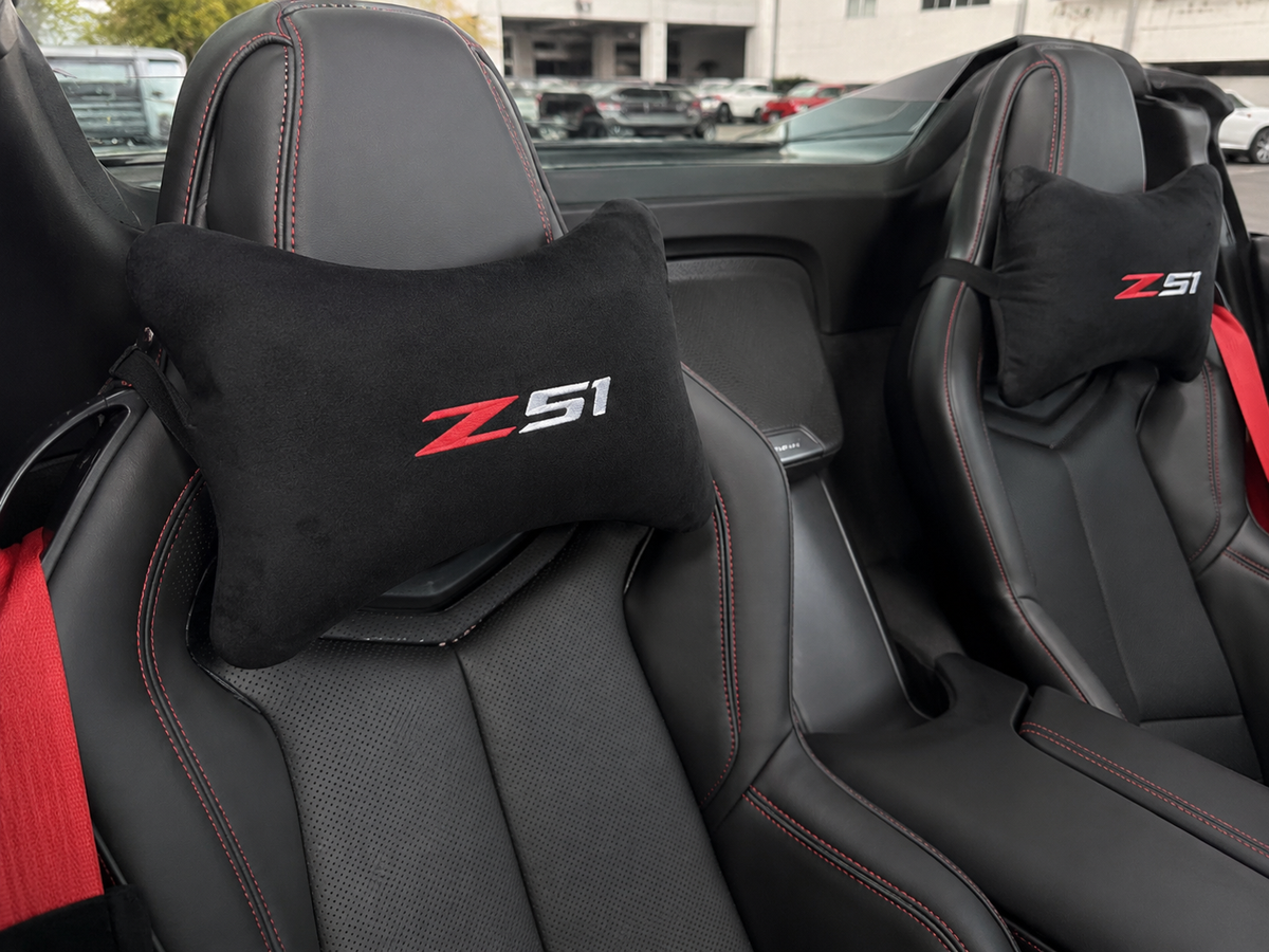 Corvette ( JAKE SKULL-C8.R1-Z06-Stingray-Z07-ZR1-Z51-E RAY ) Premium Auto Nackenkissen 2er Set