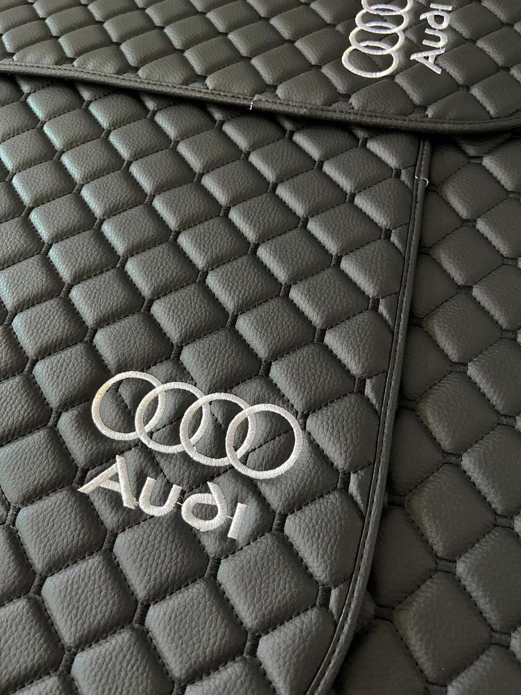 Audi Fußmatten aus wasserdichtem Leder Maßgeschneidert für alle Modelle