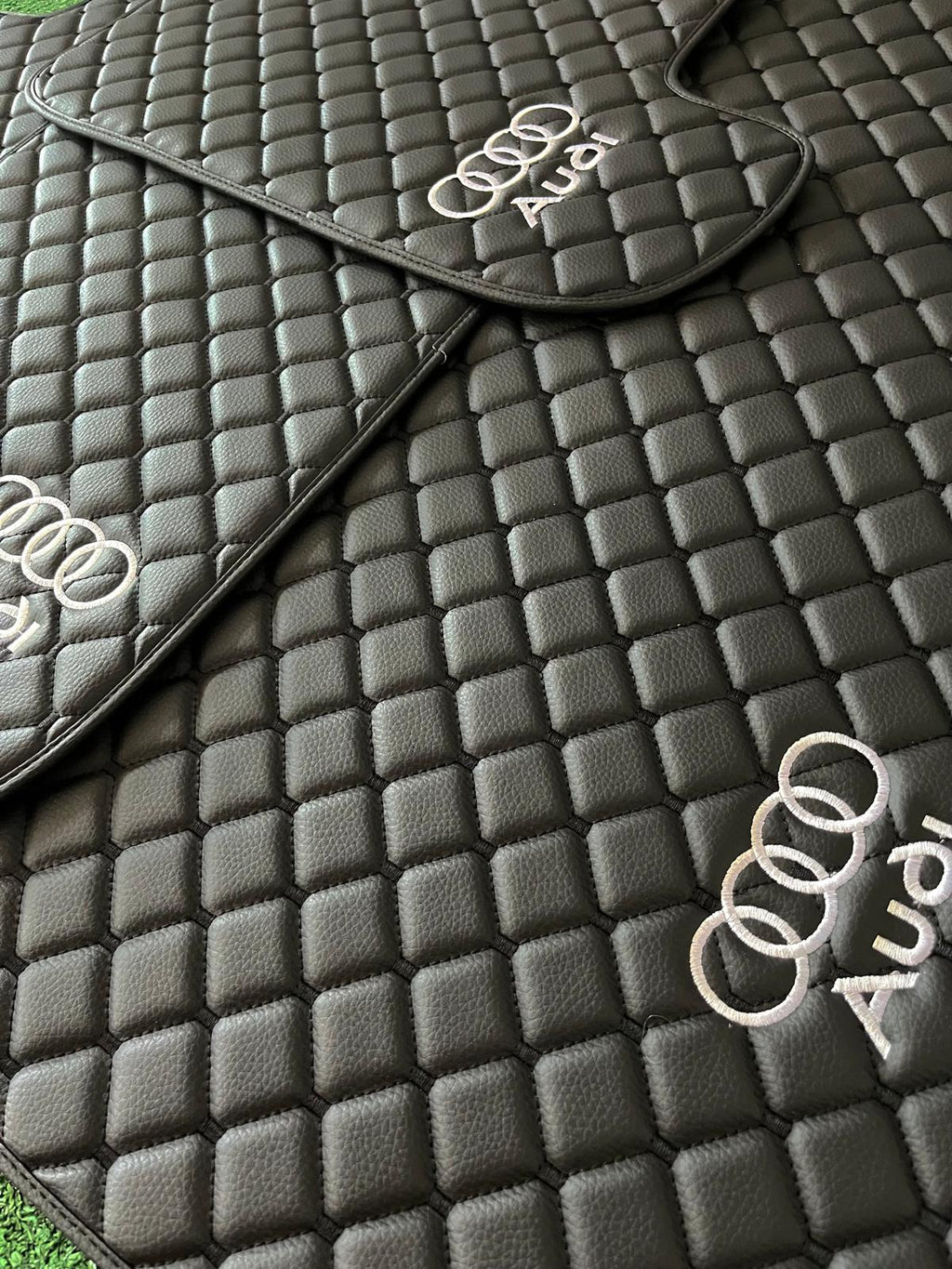 Audi Fußmatten aus wasserdichtem Leder Maßgeschneidert für alle Modelle