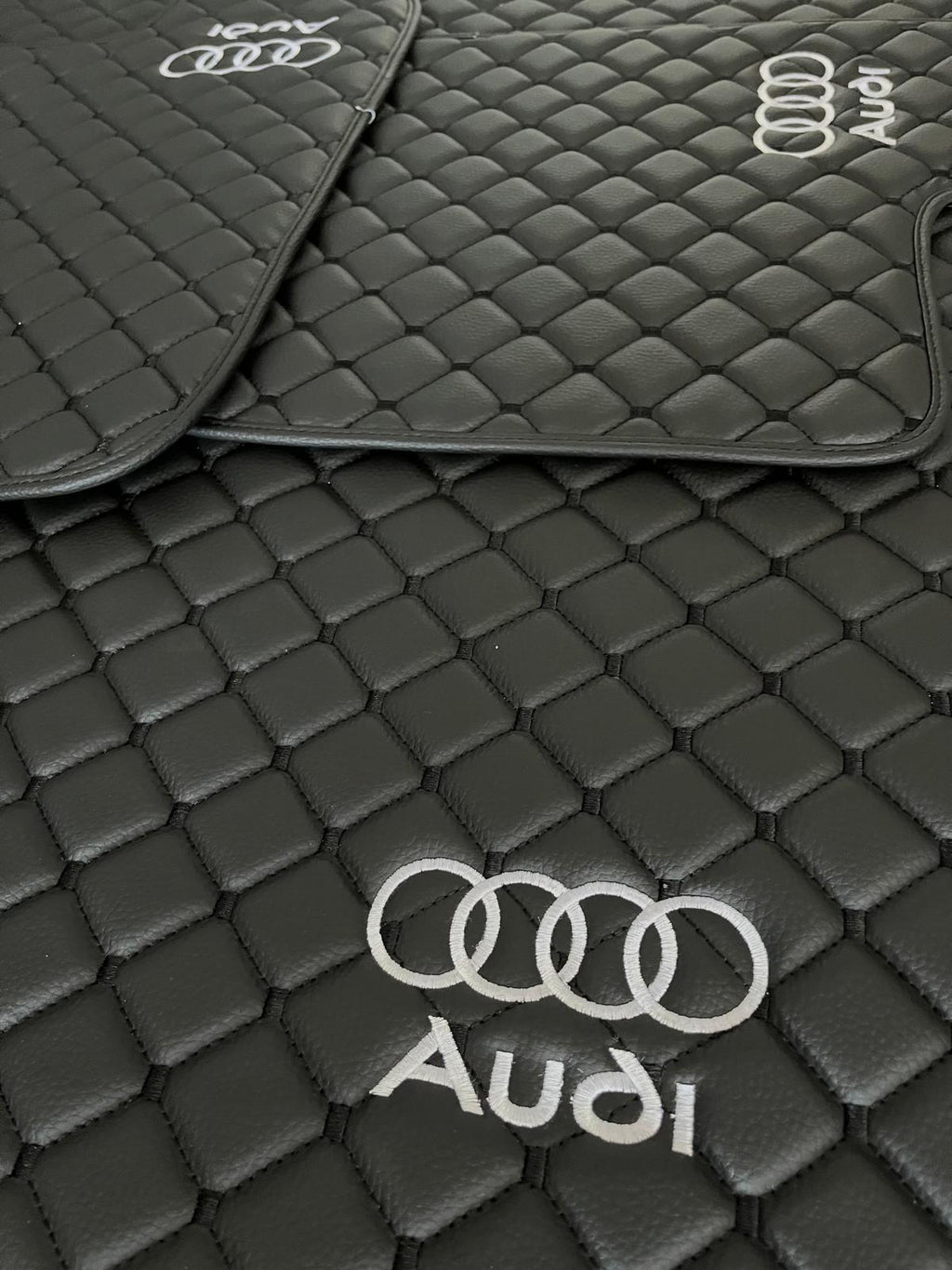 Audi Fußmatten aus wasserdichtem Leder Maßgeschneidert für alle Modelle