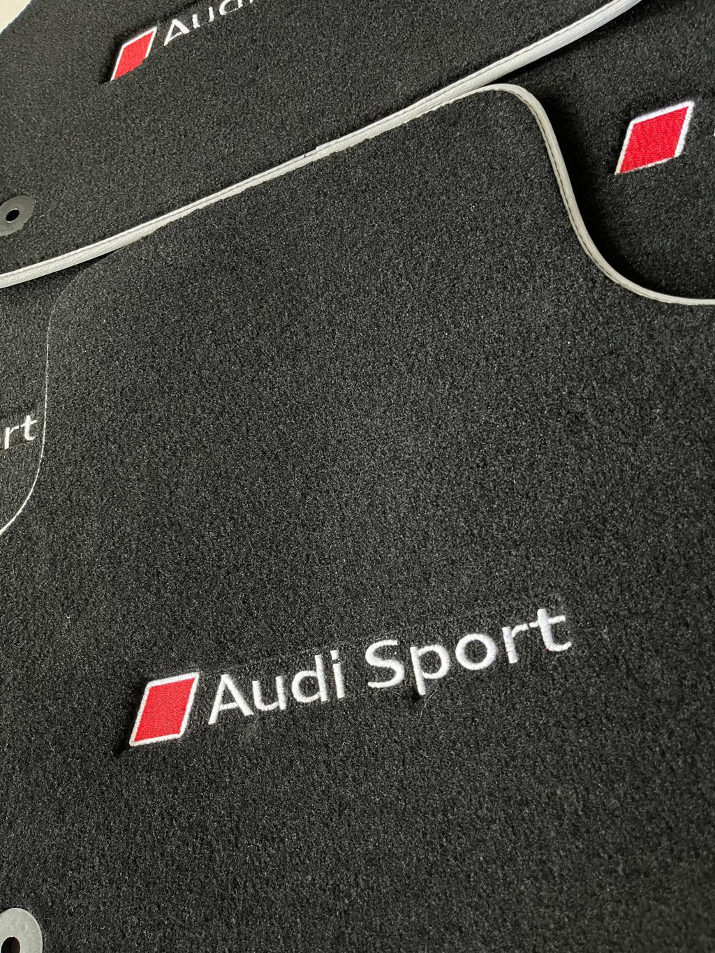 Audi Sport Fußmatten Maßgeschneidert für alle Modelle