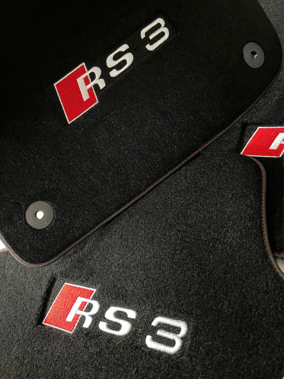 Audi RS3 Fußmatten Maßgeschneidert für alle Modelle